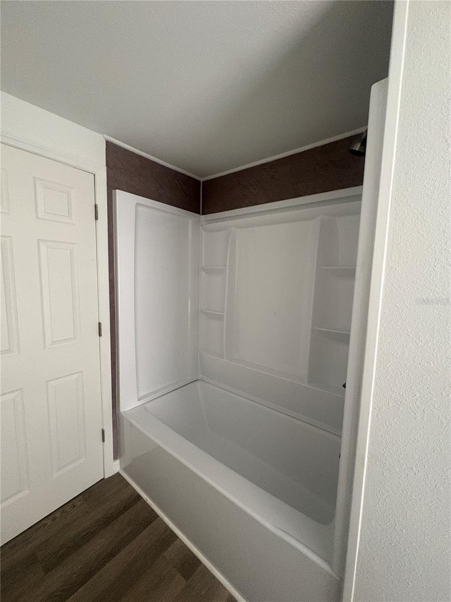 OAKWOOD ESTATES - Residential Lease