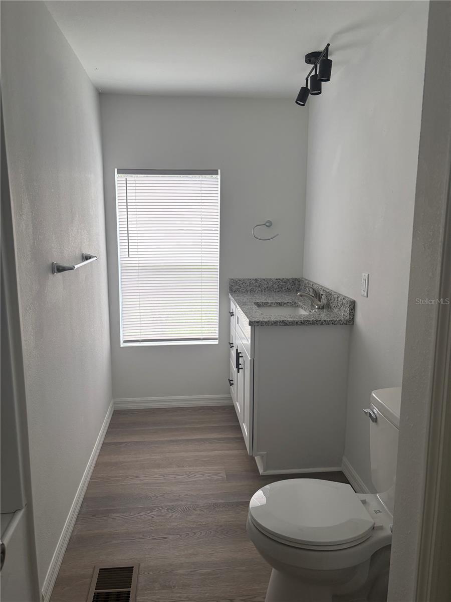 OAKWOOD ESTATES - Residential Lease