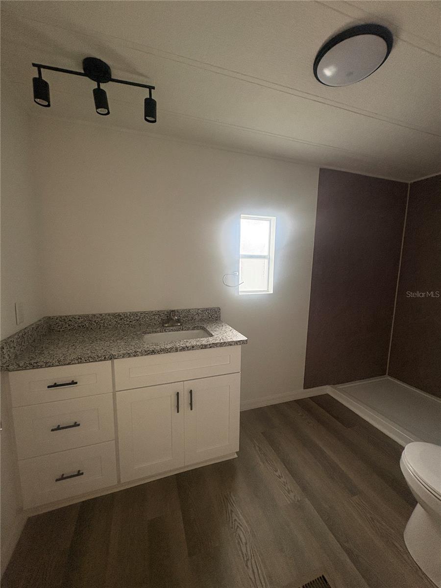 OAKWOOD ESTATES - Residential Lease
