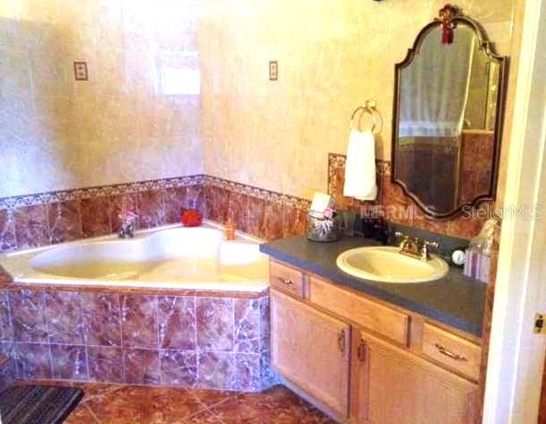 521 CYPRESS TREE COURT