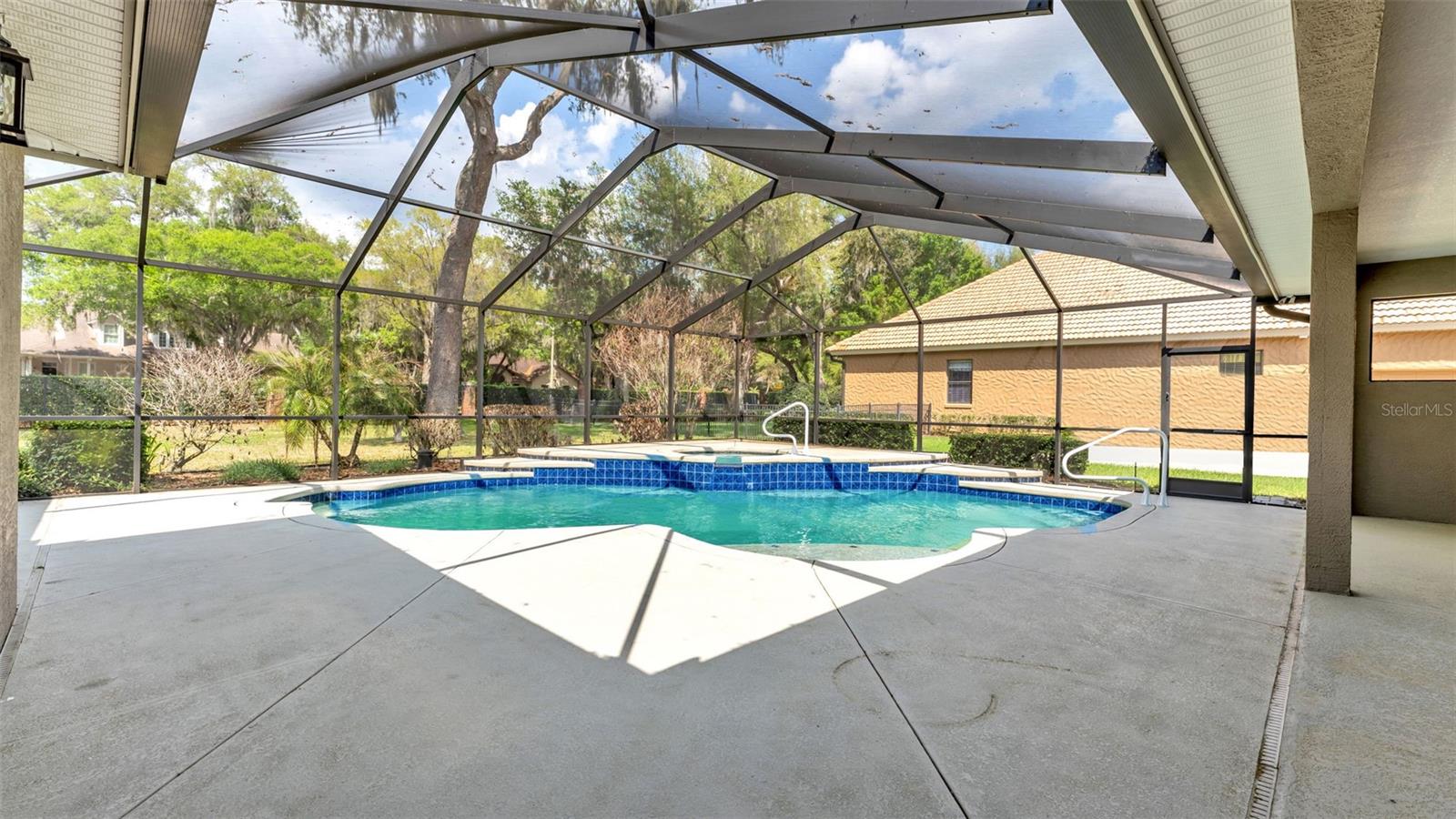 AMANDA OAKS - Residential