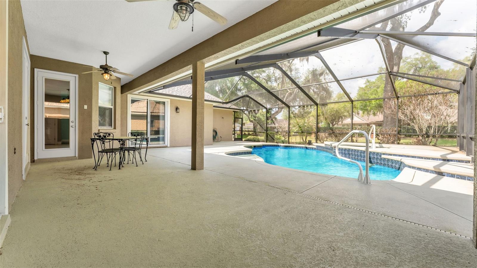 AMANDA OAKS - Residential