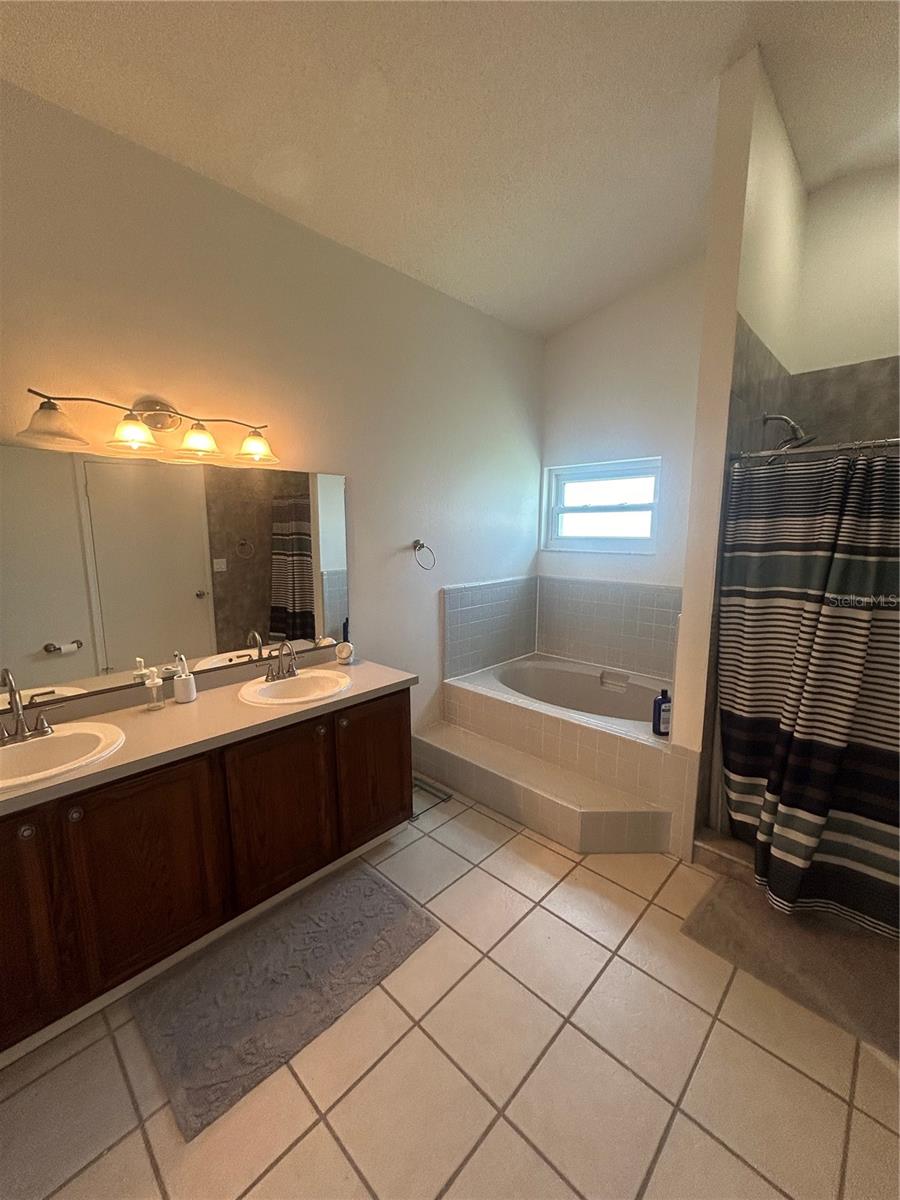 KINGS CREST PH 01 - Residential Lease