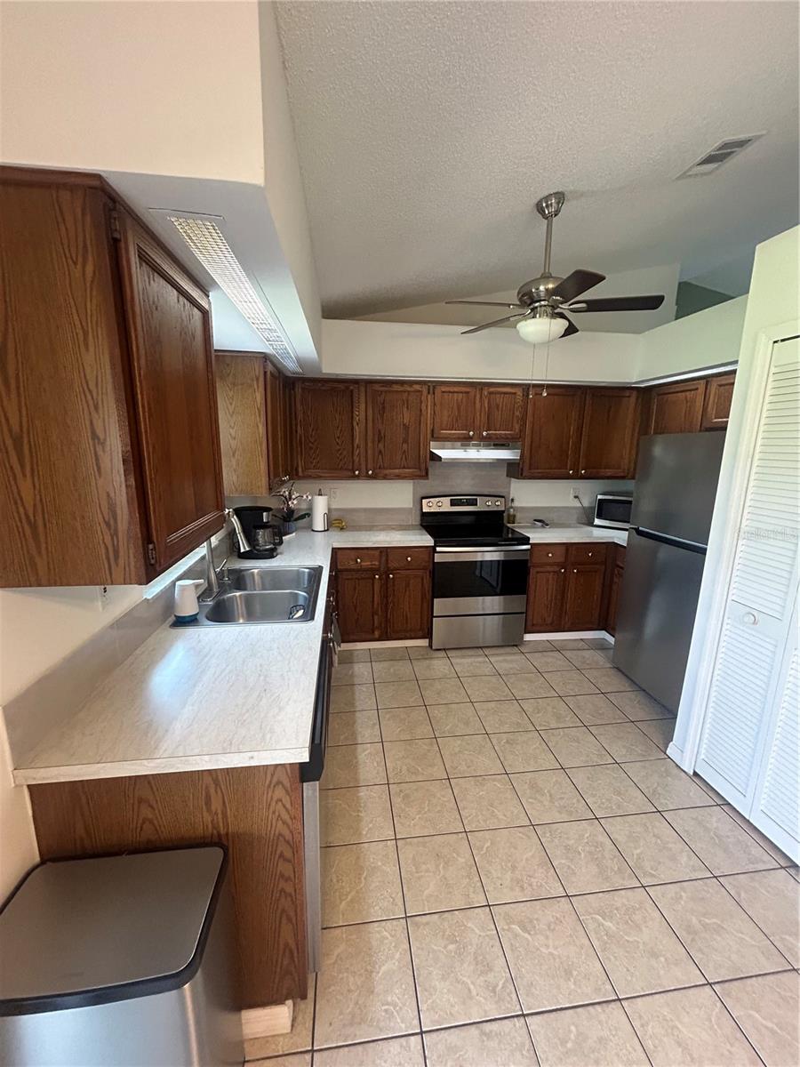 KINGS CREST PH 01 - Residential Lease