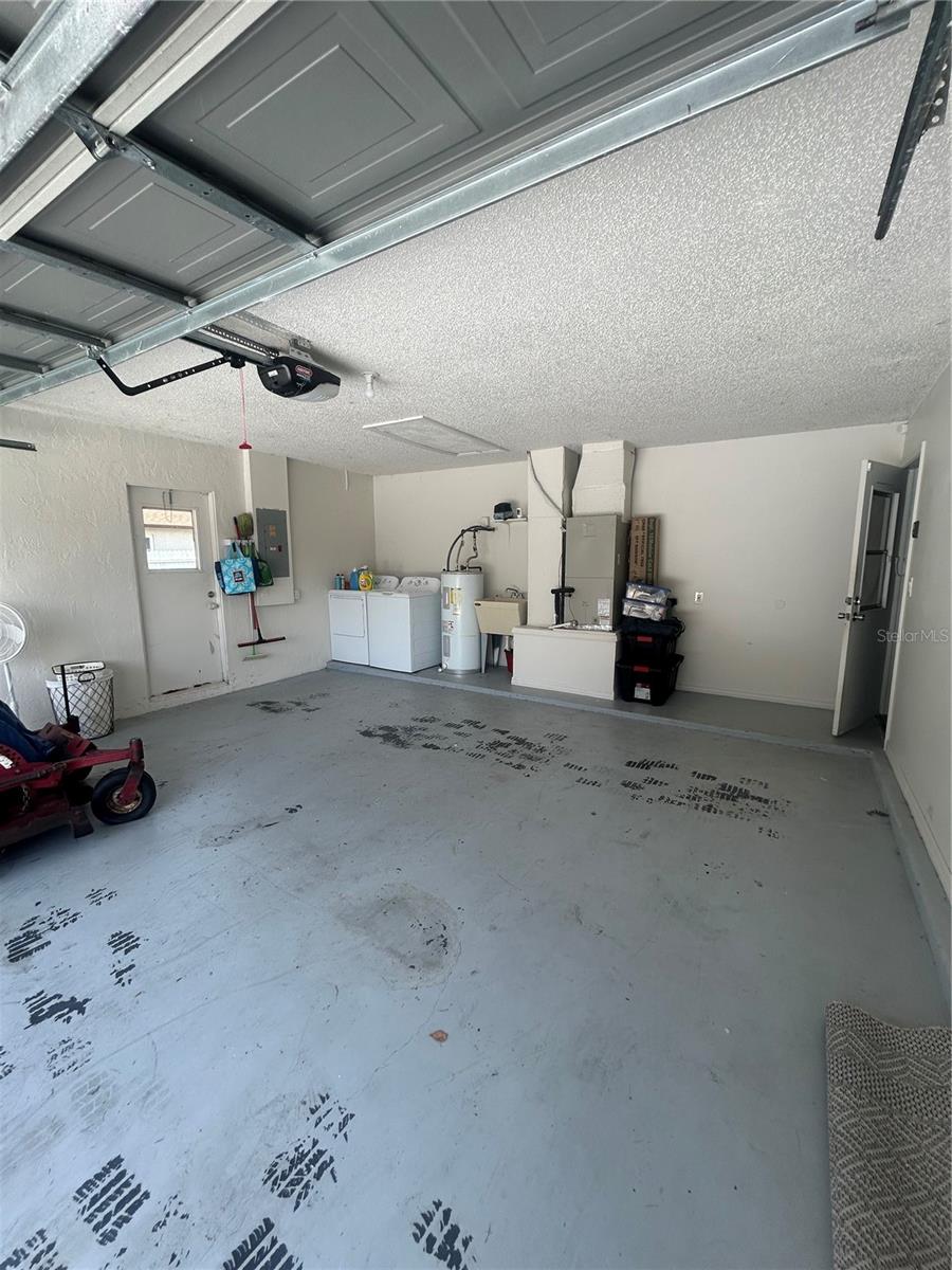 KINGS CREST PH 01 - Residential Lease