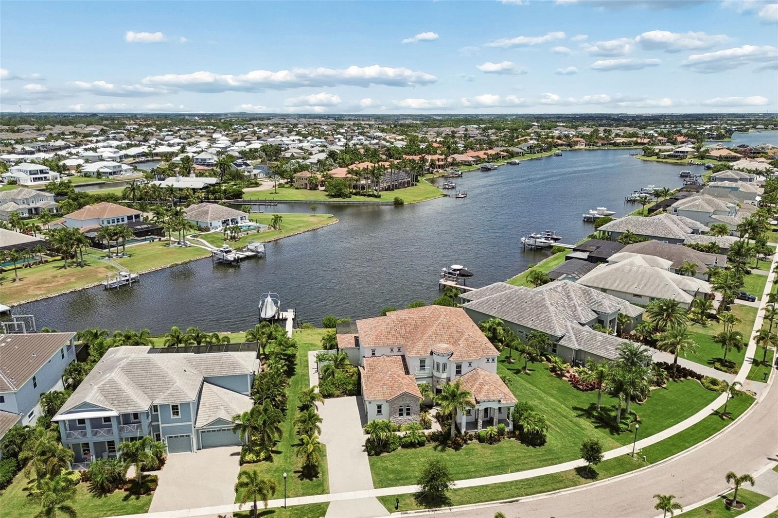 823 MANNS HARBOR DRIVE