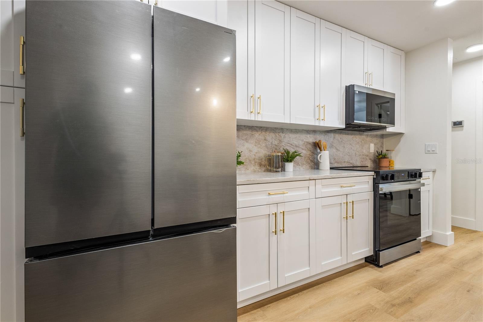 CYPRESS POINT - Residential