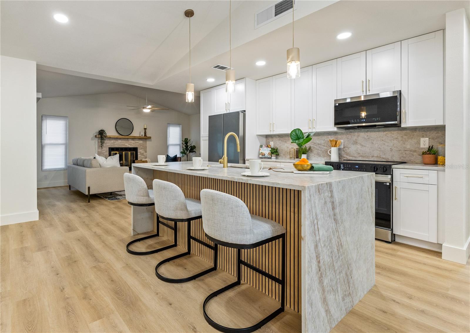 CYPRESS POINT - Residential