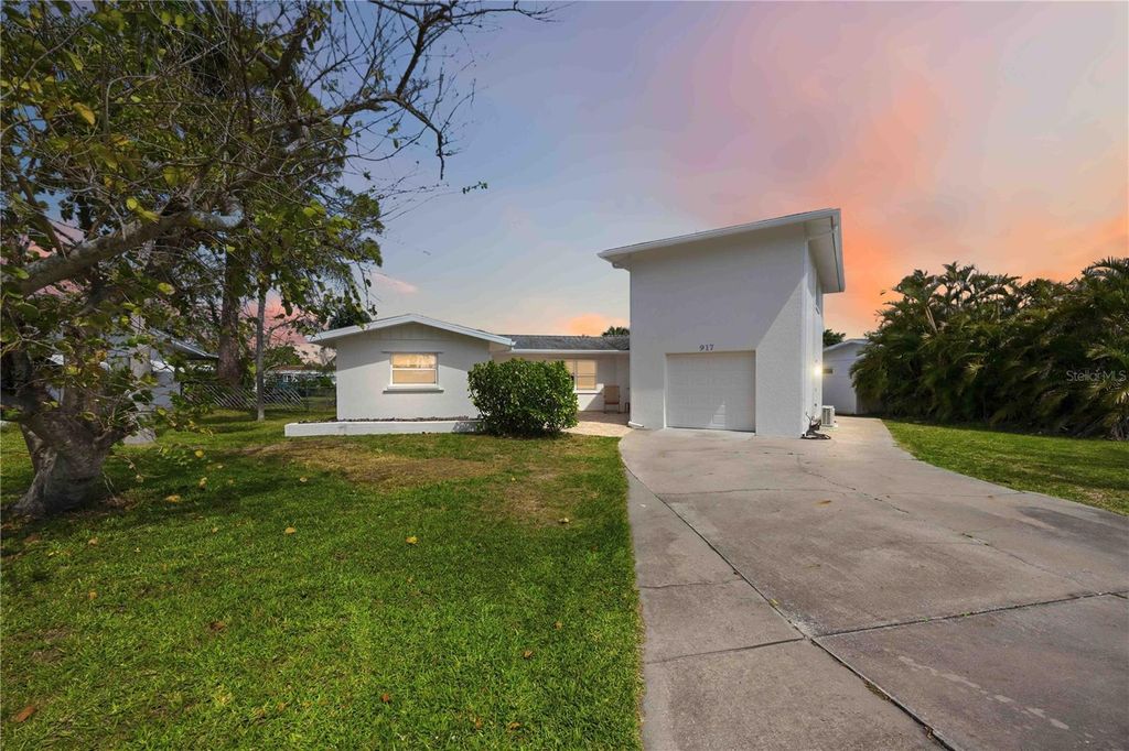 Photo of 917 Church Street, Venice, FL 34285 (MLS # D6147025)