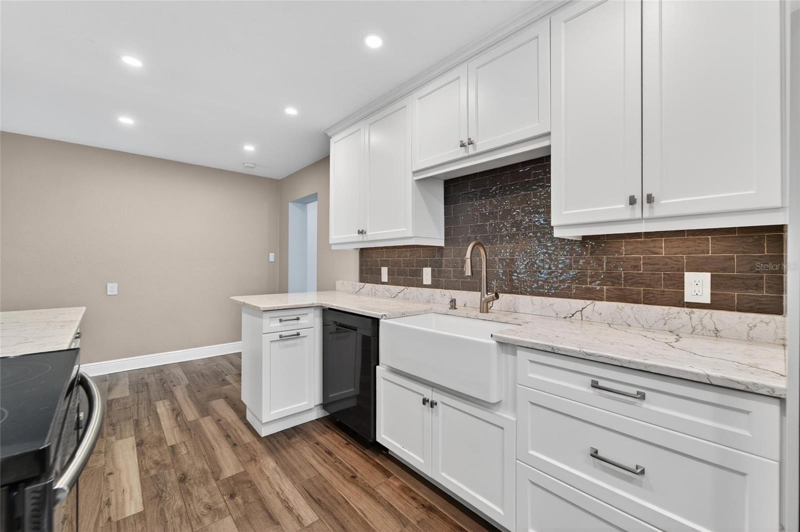FAIRVIEW ESTATES - Residential
