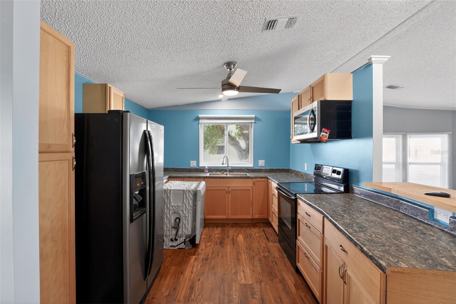 LEMON BAY ISLES PH 02 - Residential