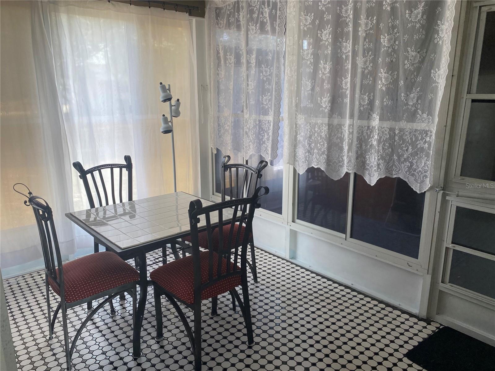 OAK RUN - Residential Lease