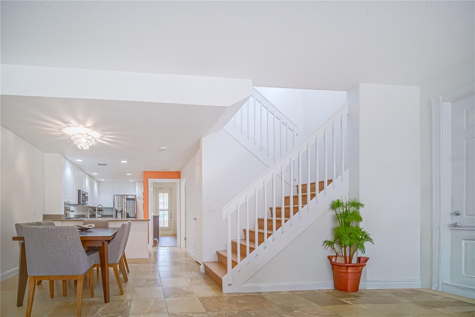 8523 LEATHERLEAF LANE