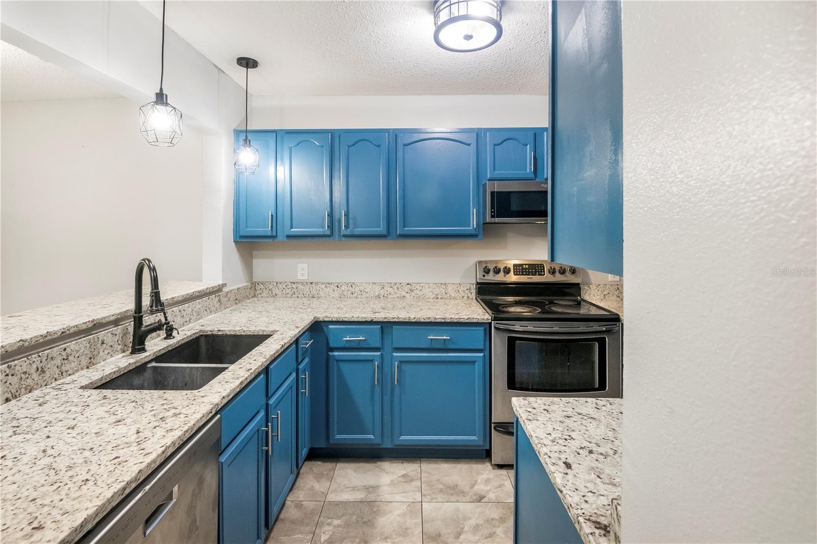 WATERS EDGE UNIT 01 A REP - Residential