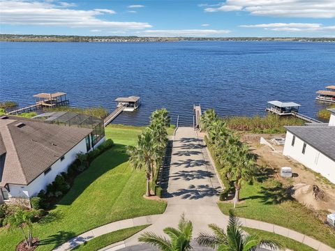 A home in AUBURNDALE