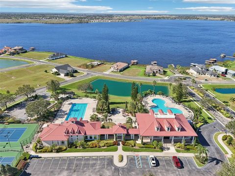 A home in AUBURNDALE