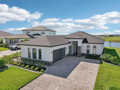 A home in AUBURNDALE