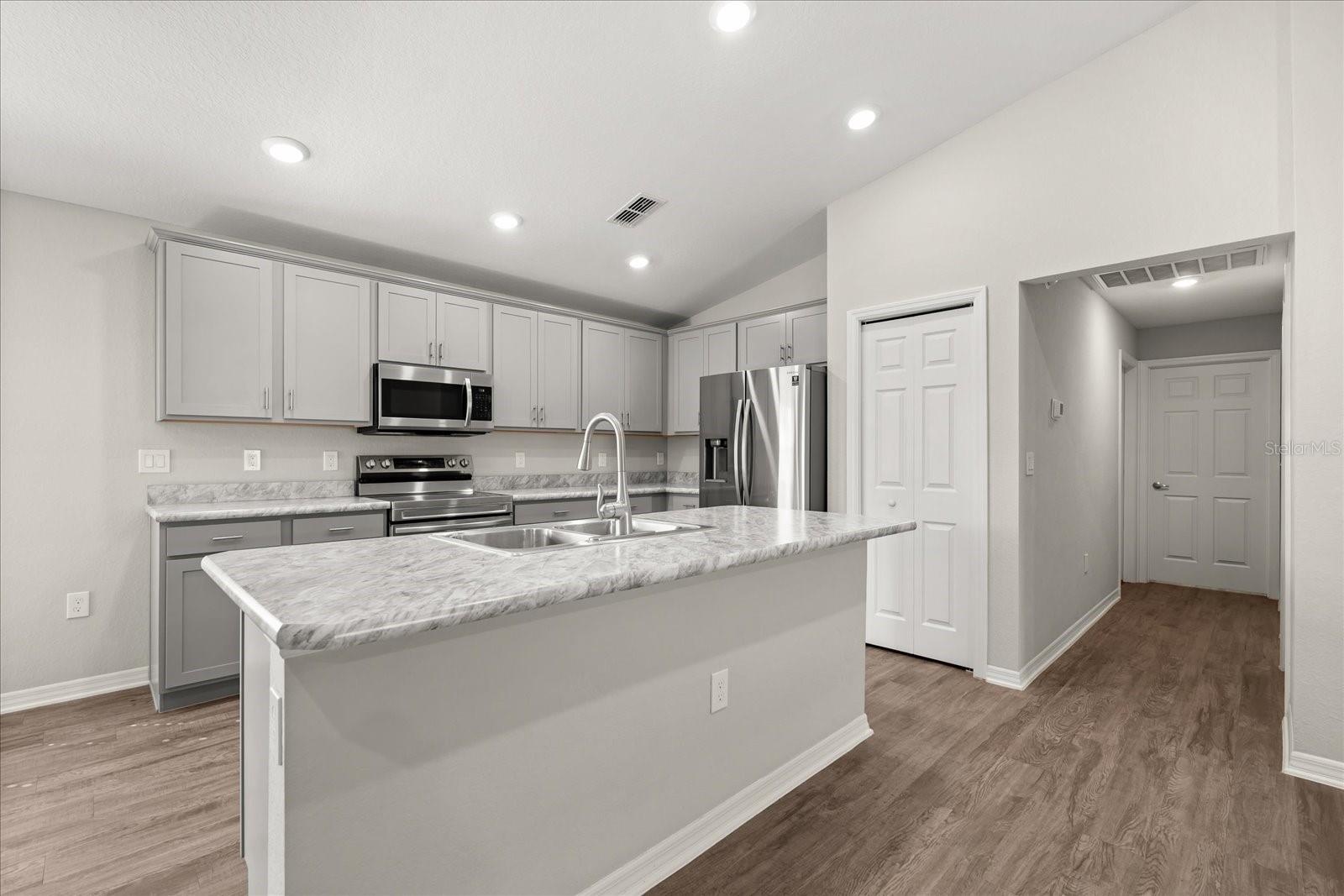 HIGHLAND MDWS PH 7 - Residential Lease