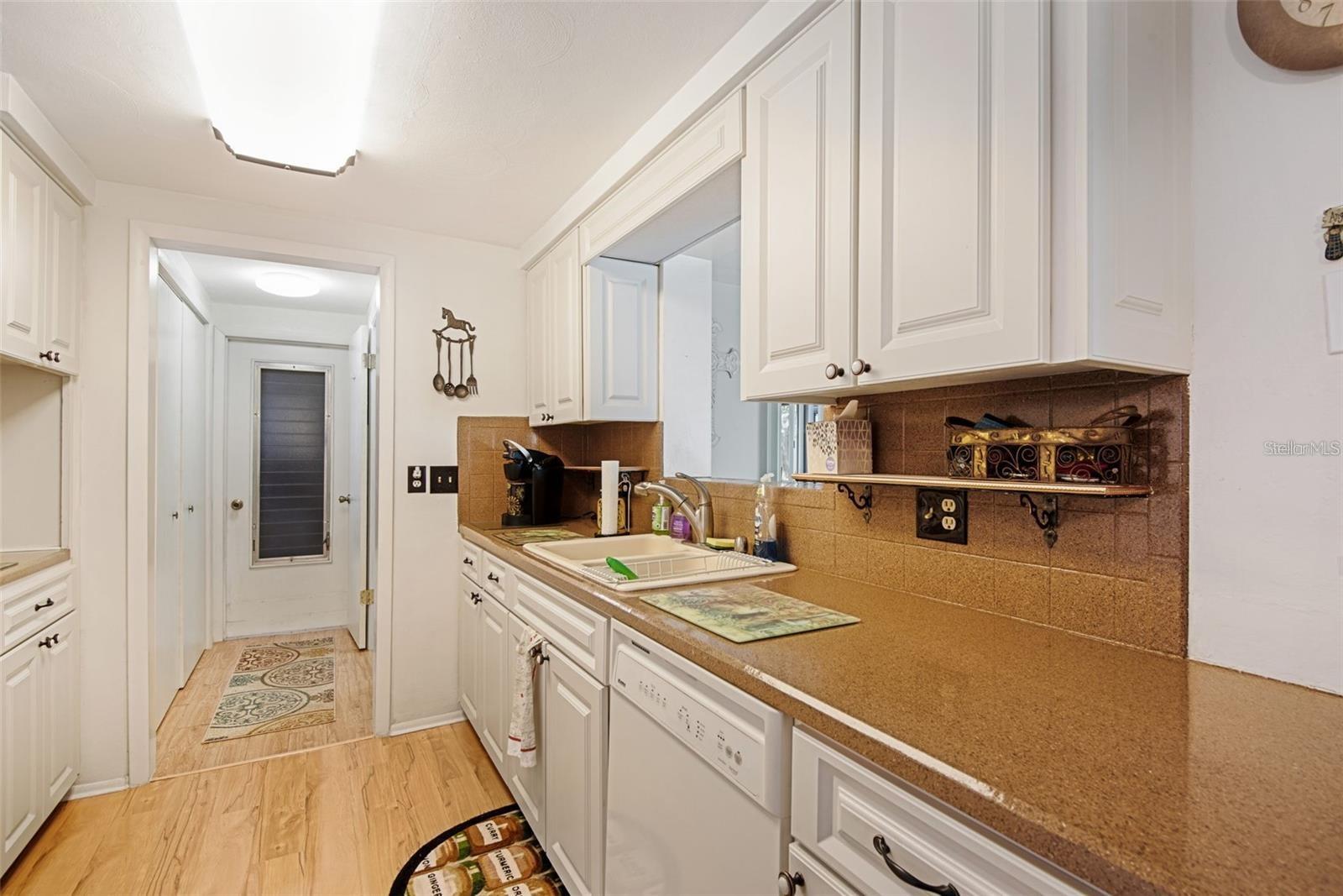 COLONIAL HILLS - Residential