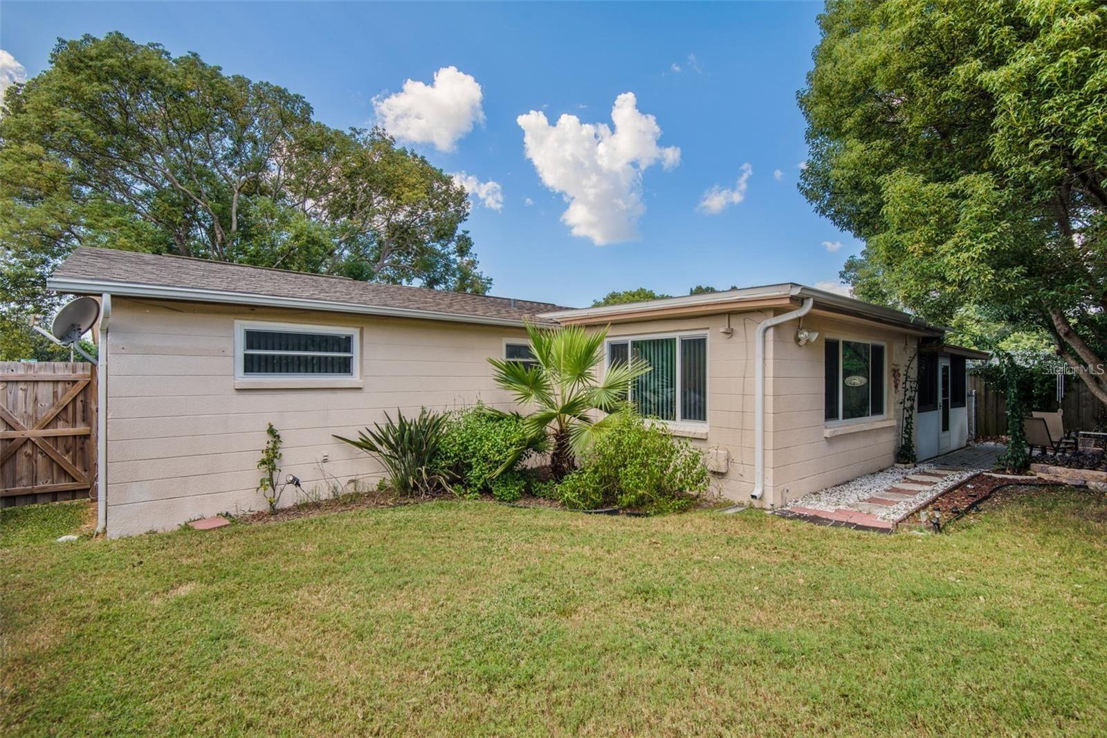 COLONIAL HILLS - Residential