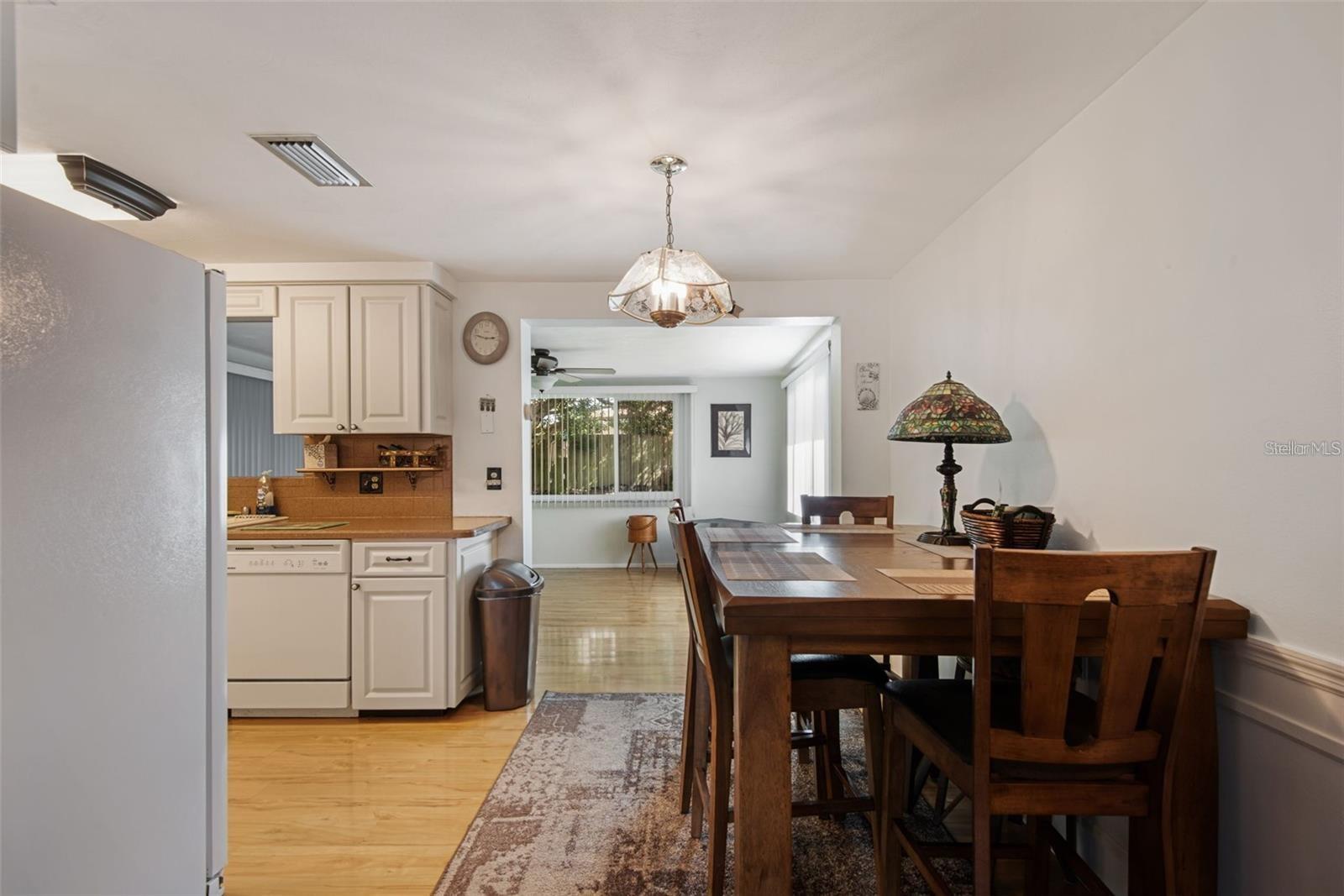 COLONIAL HILLS - Residential