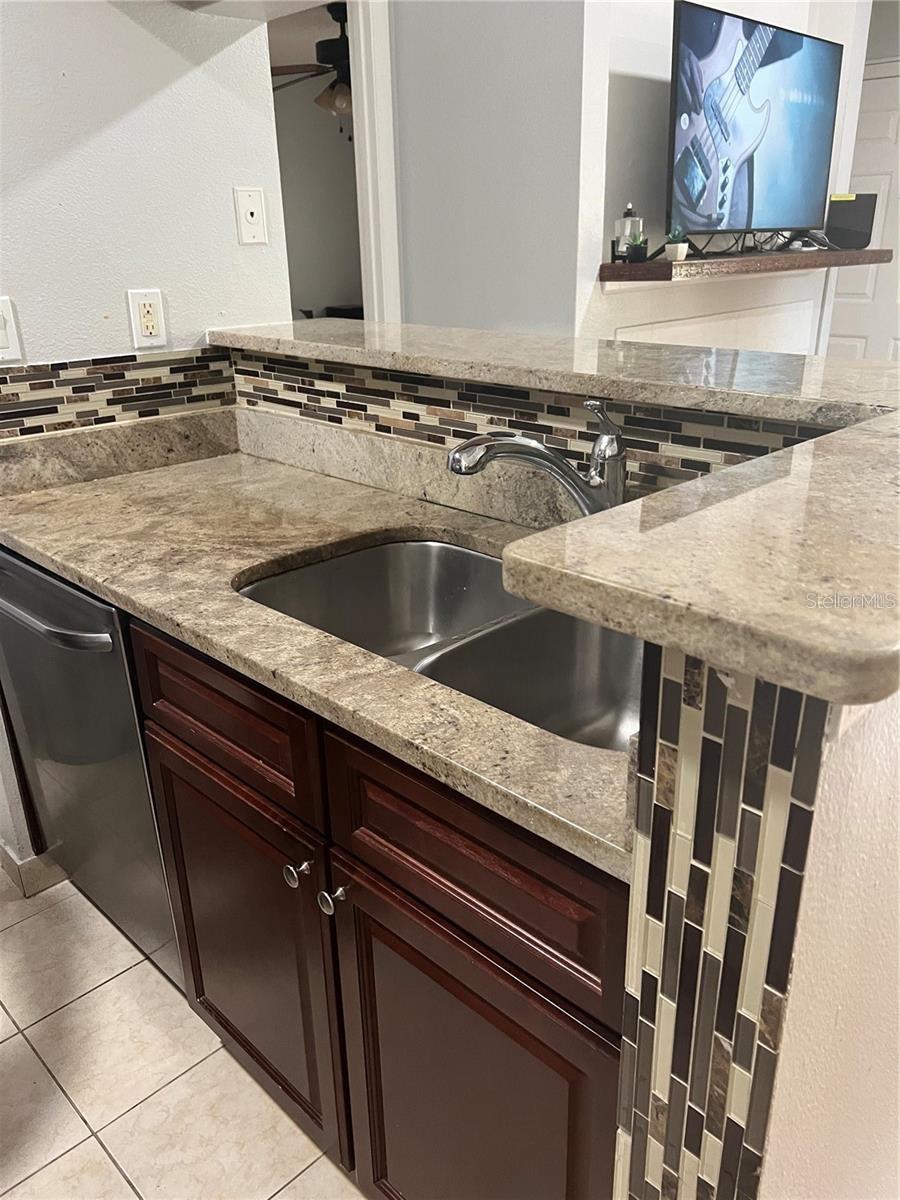 THE GRAND RESERVE CONDO - Residential Lease