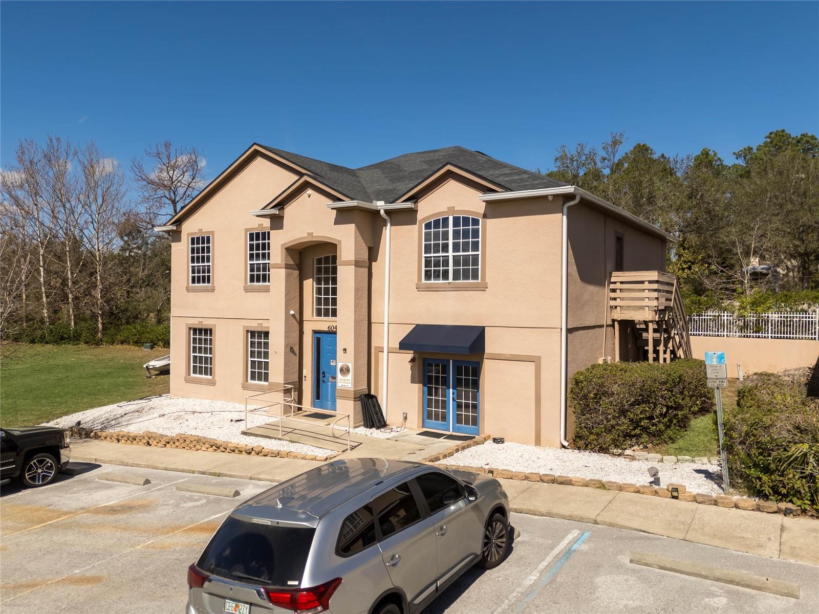 600 N HIGHWAY 27