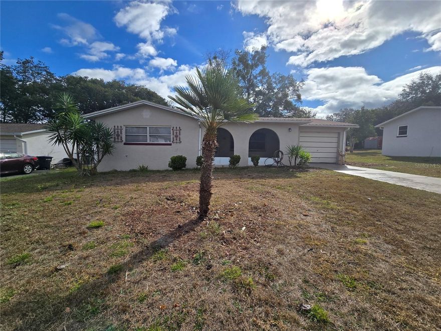 A cozy little 2 bedroom 2 bath home perfect for a young couple starting out or someone wanting to downsize. Metal roof, new paint inside, new laminate flooring. Close to shopping, schools, and medical. Close to beach, golf courses and Tampa is hour away.