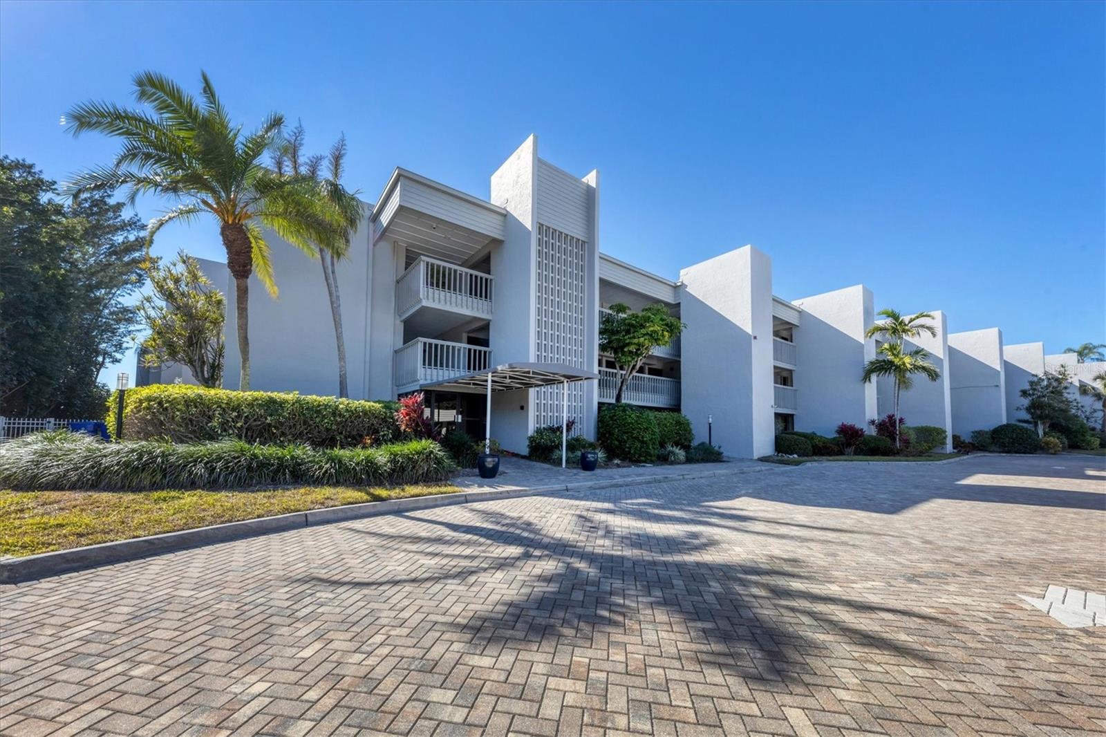 5757 GULF OF MEXICO DRIVE 305