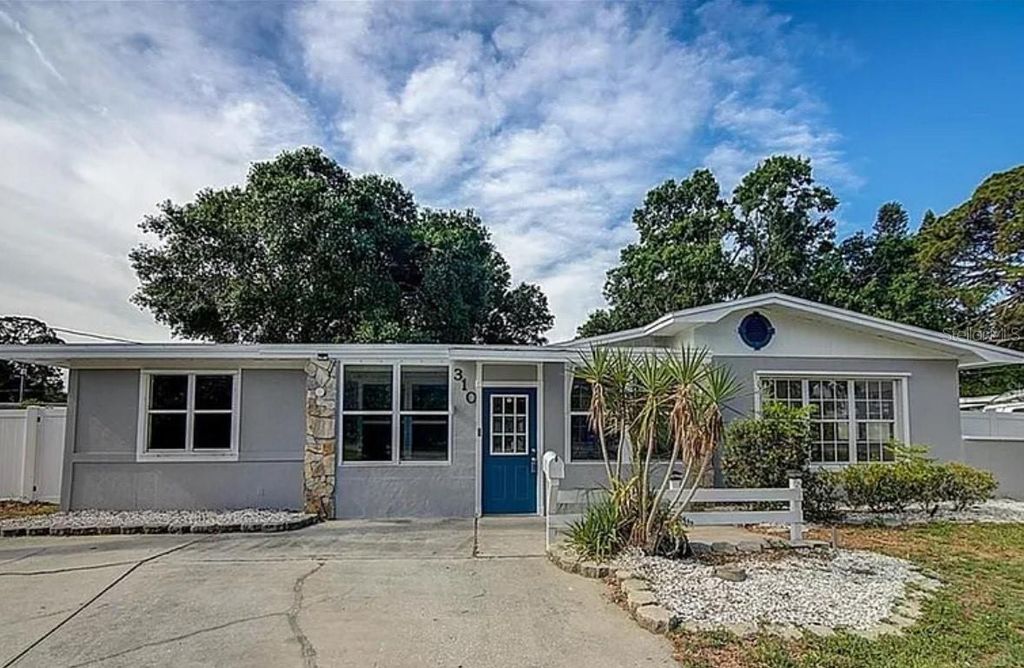 Photo of 310 4th Ave. Southwest Ave, Ruskin, FL 33570 (MLS # TB8400616)