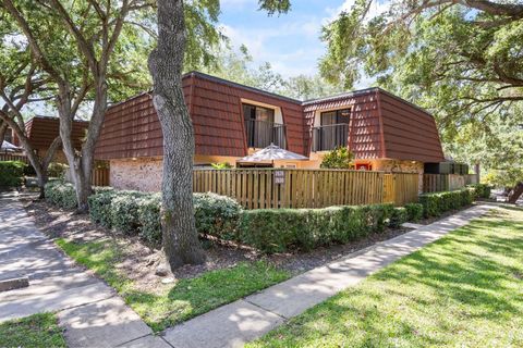 Photo of 2626 2nd Court, Palm Harbor, FL 34684 (MLS # TB8384307) Photo of 2626 2nd Court, Palm Harbor, FL 34684 (MLS # TB8384307)