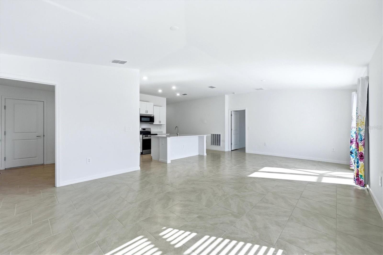 ROTONDA LAKES - Residential