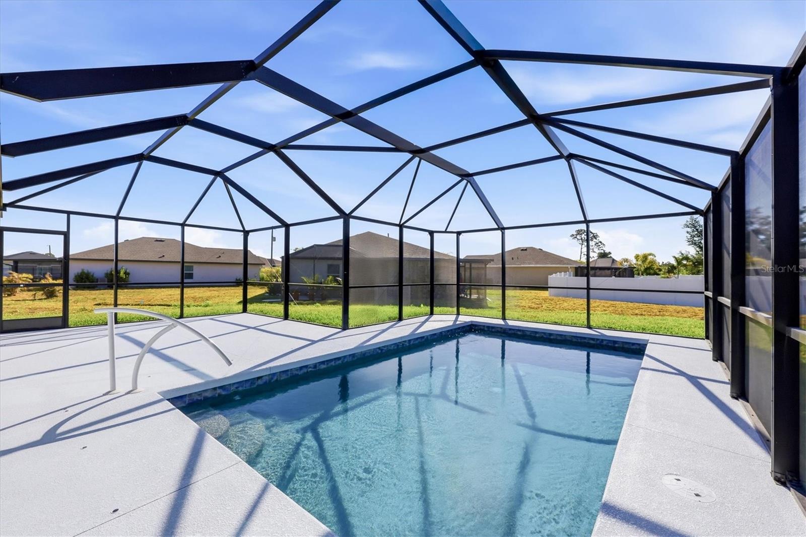ROTONDA LAKES - Residential