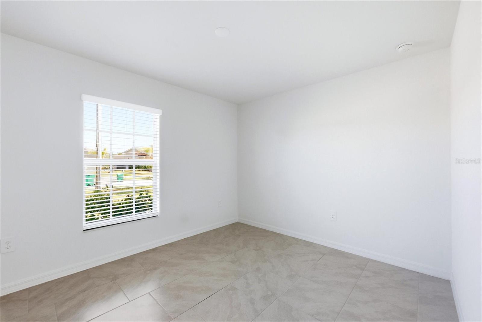 ROTONDA LAKES - Residential