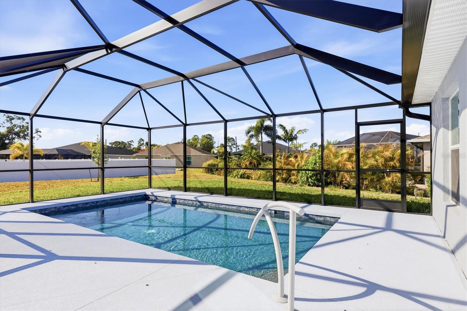 ROTONDA LAKES - Residential