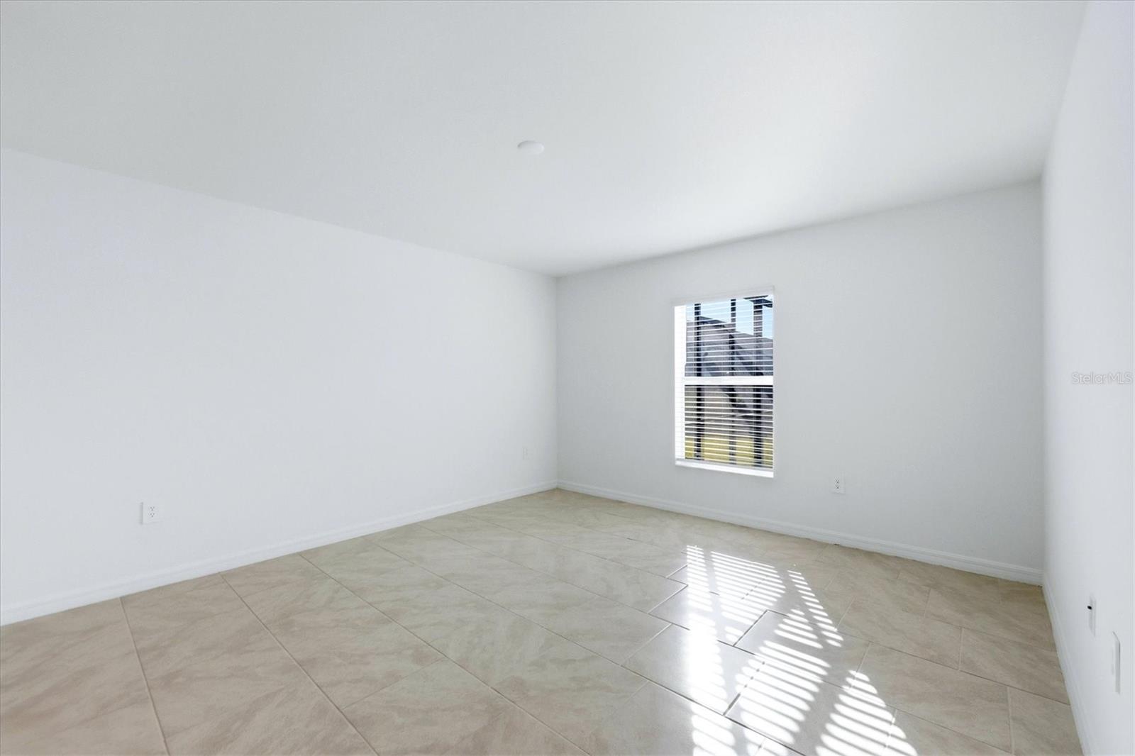 ROTONDA LAKES - Residential