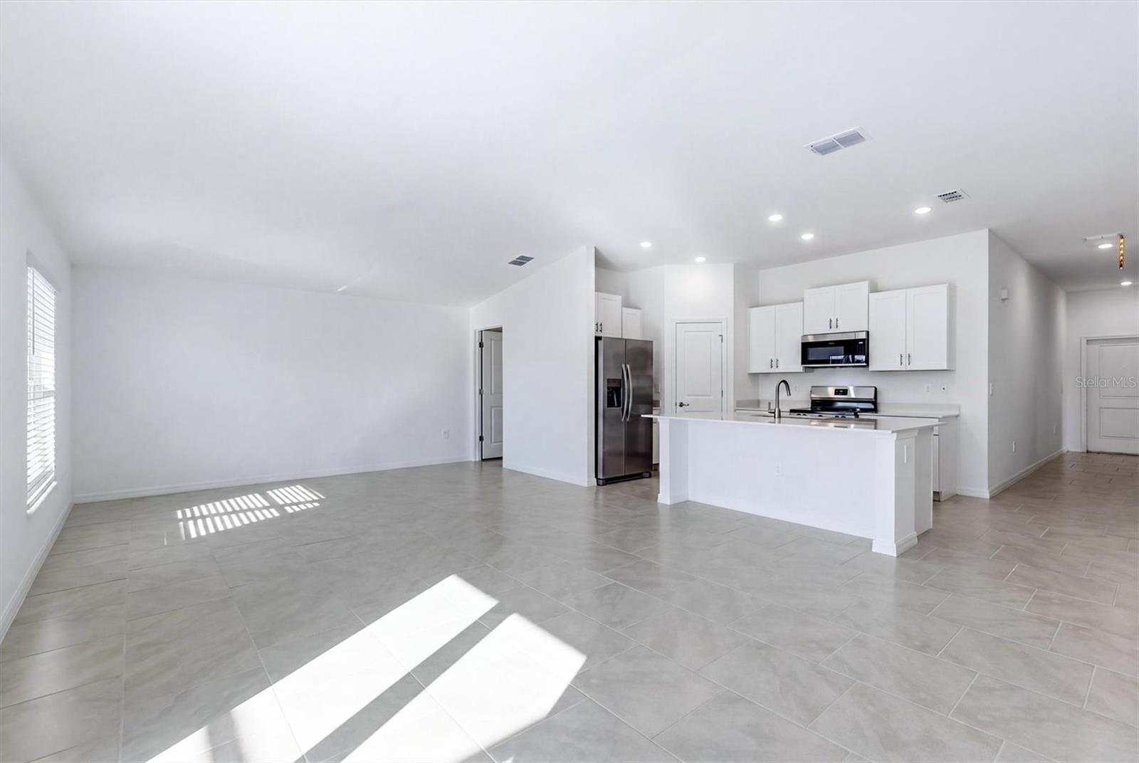 ROTONDA LAKES - Residential