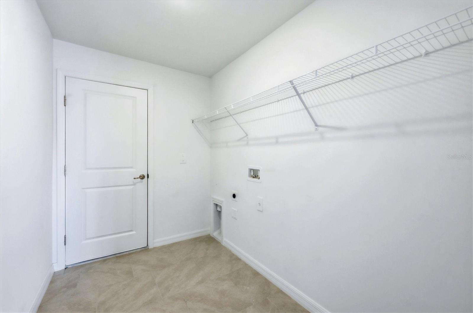 ROTONDA LAKES - Residential