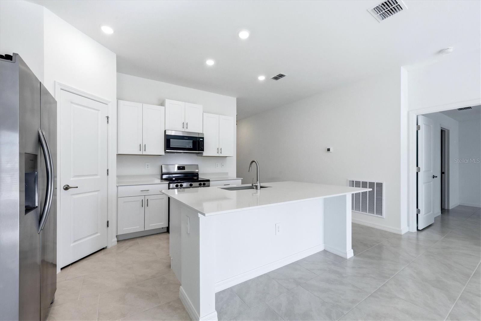ROTONDA LAKES - Residential