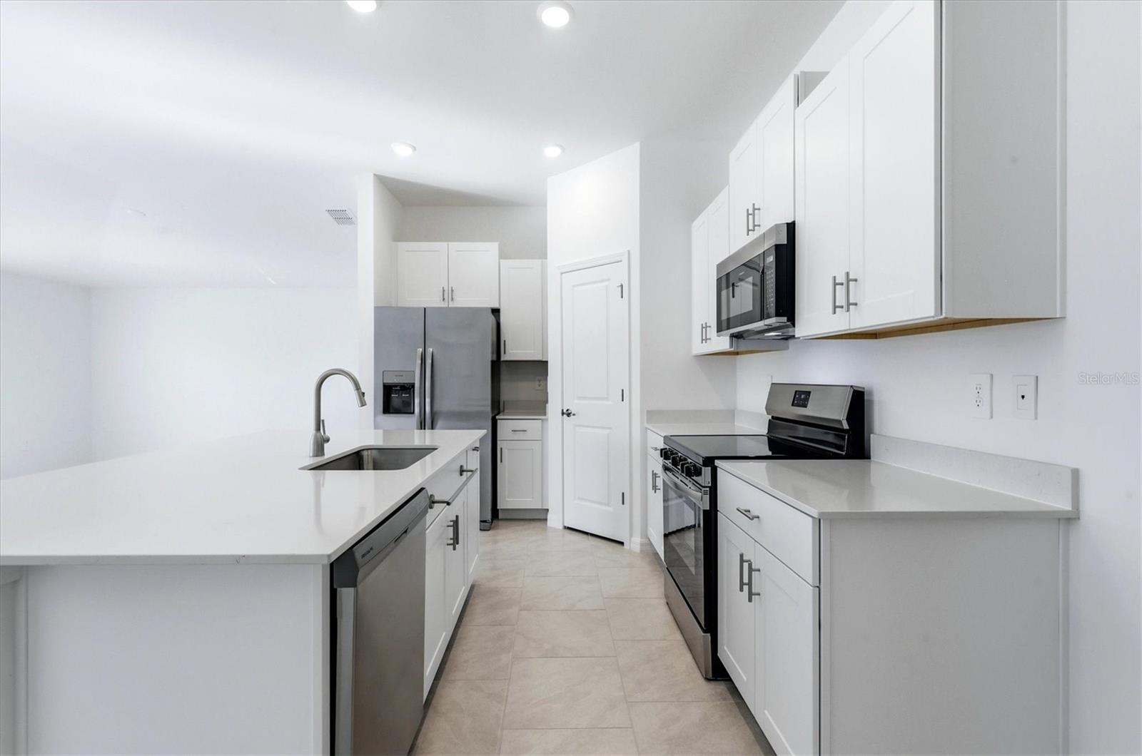 ROTONDA LAKES - Residential