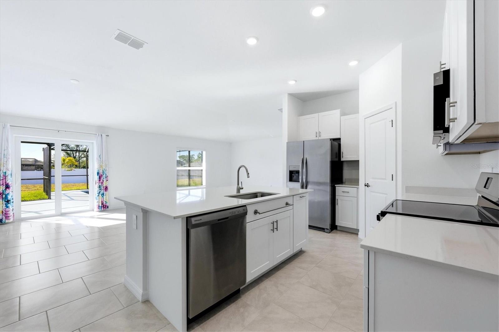 ROTONDA LAKES - Residential