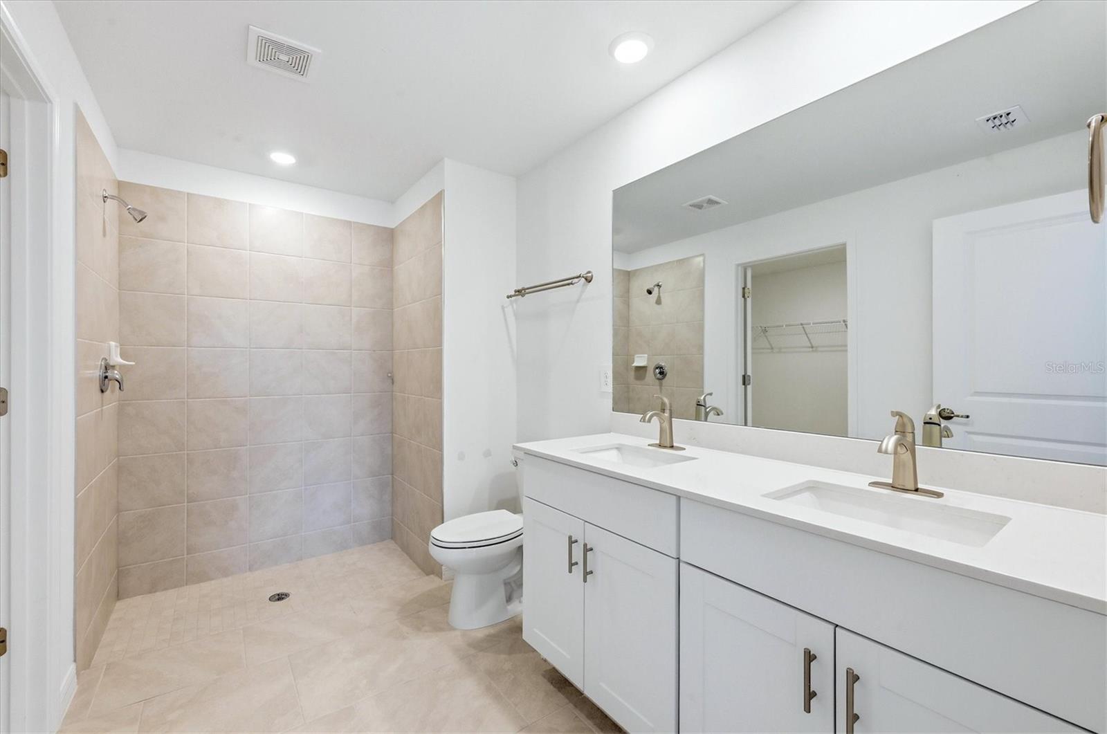 ROTONDA LAKES - Residential