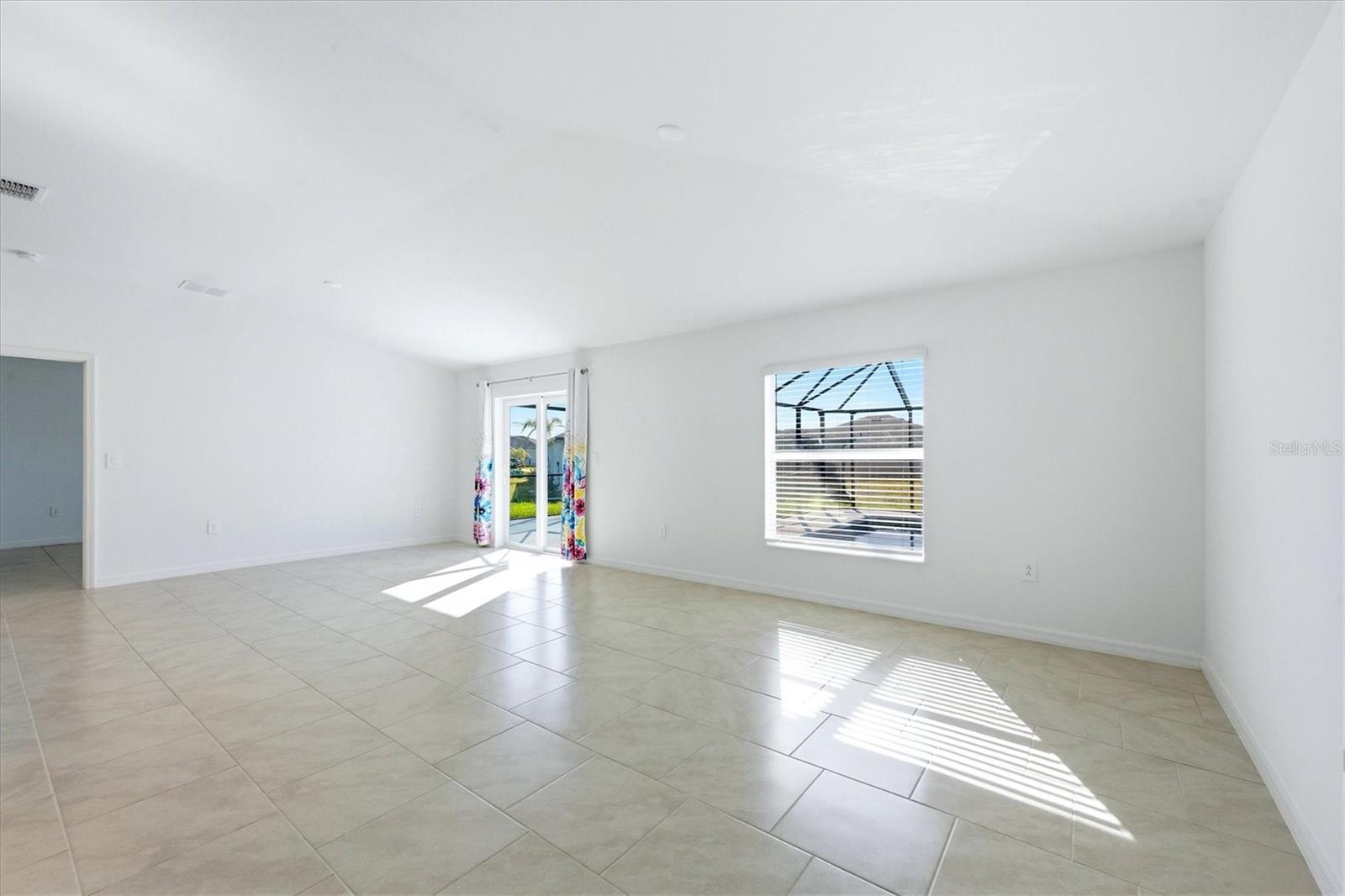 ROTONDA LAKES - Residential