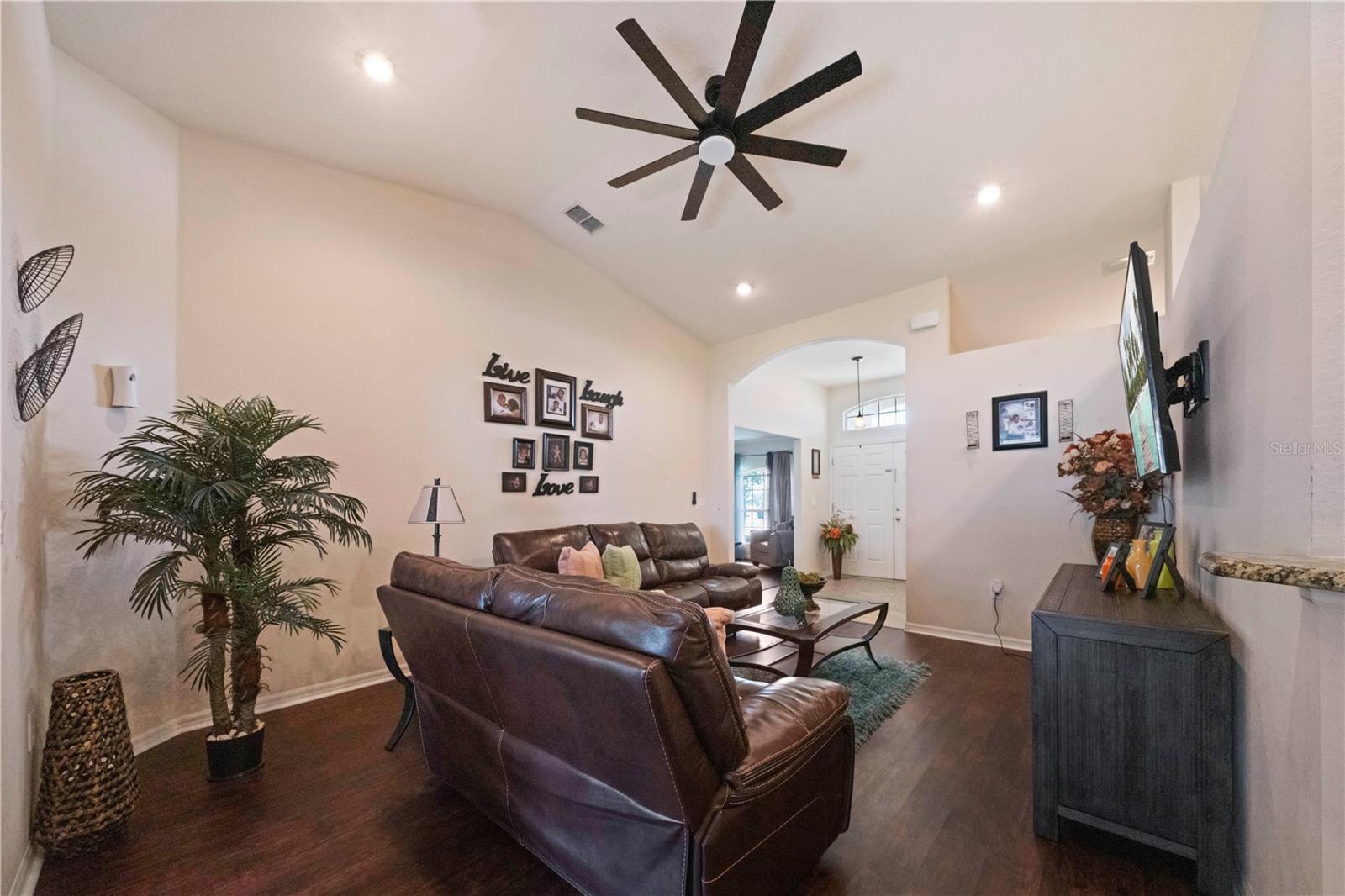 CRESCENT VIEW - Residential