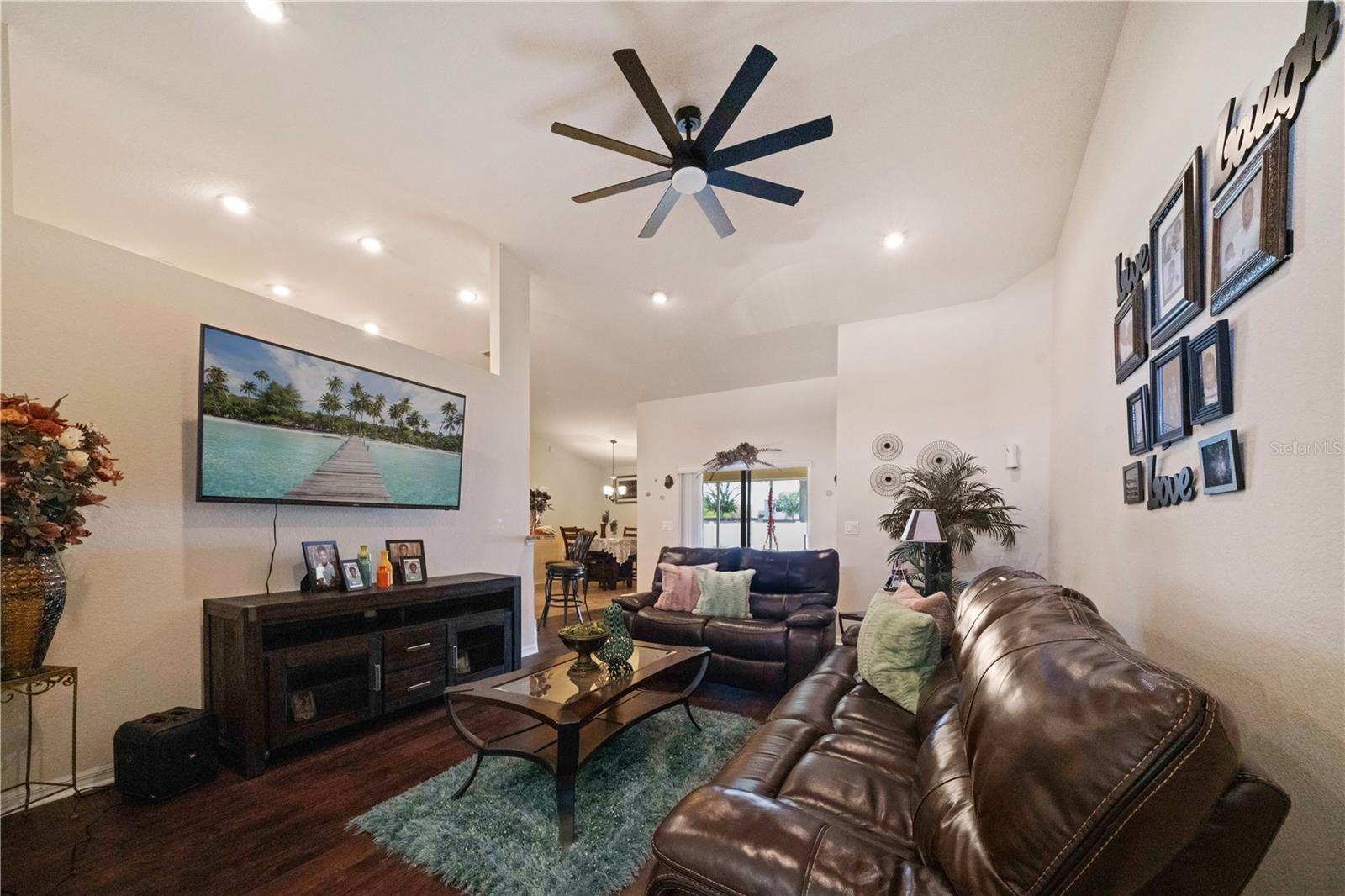 CRESCENT VIEW - Residential