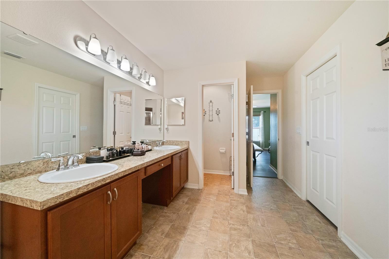 CRESCENT VIEW - Residential