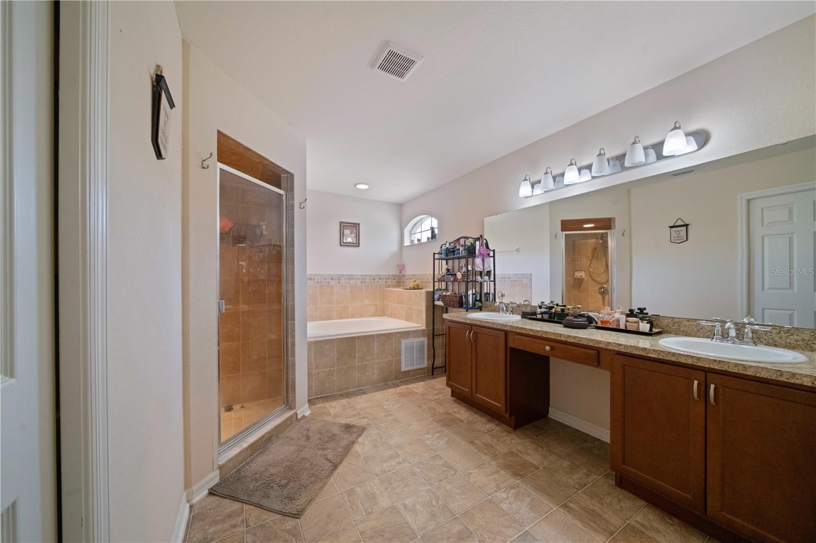 CRESCENT VIEW - Residential