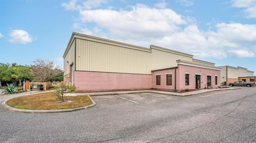 Photo of 551 S Econ Circle, Oviedo, FL 32765 (MLS # O6379157)