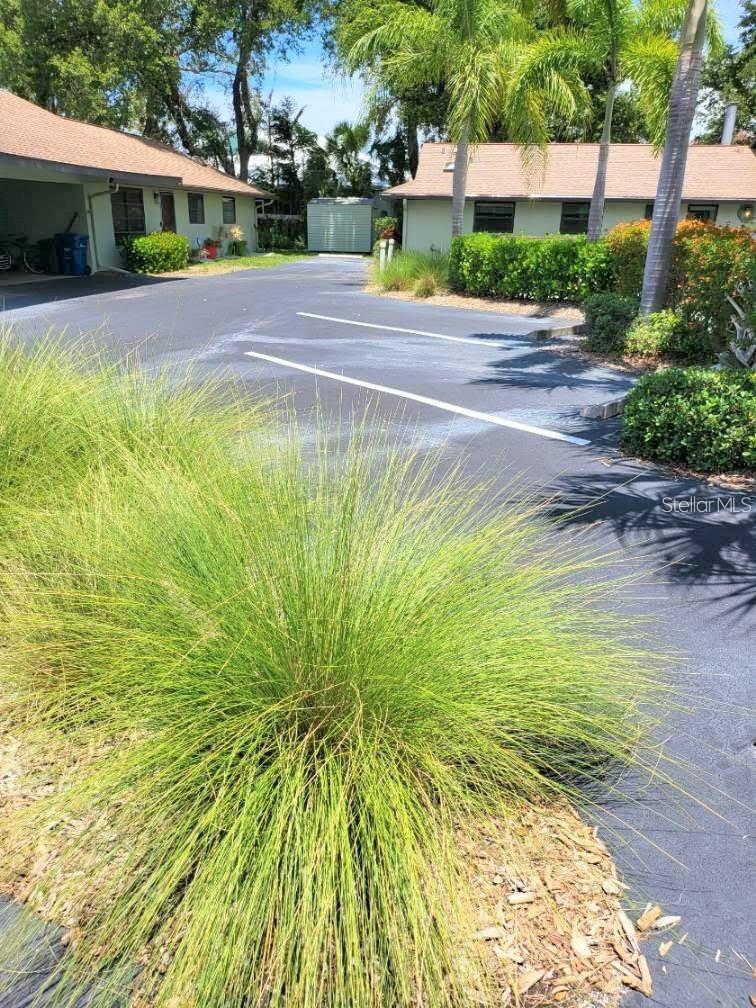 QUAIL OAKS - Residential