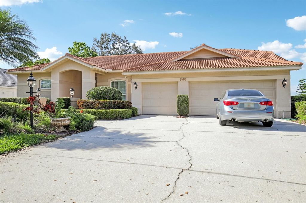 Photo of 6503 Drewrys Bluff, Bradenton, FL 34203 (MLS # A4684883)